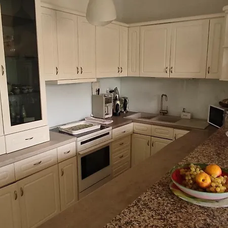 Jasmine Near The 公寓 *