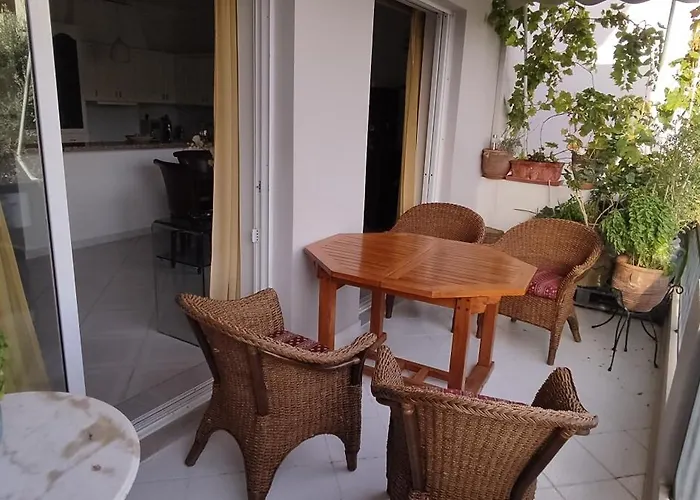 Jasmine Near The Apartament *