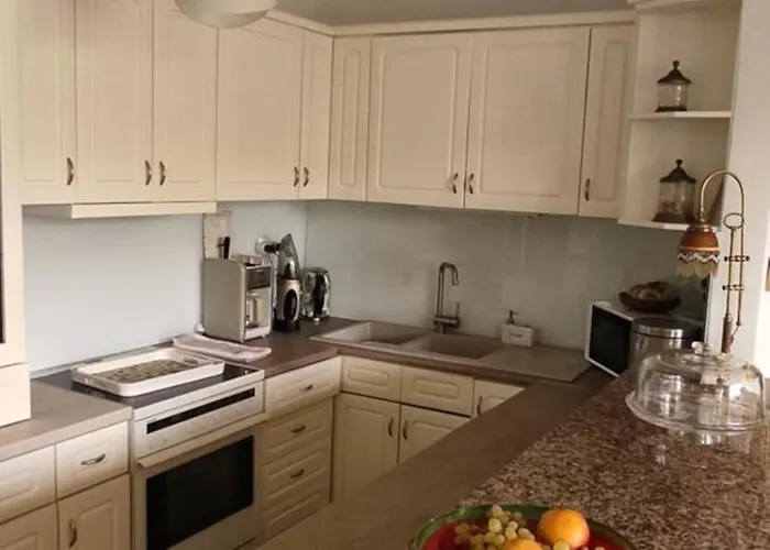 Jasmine Near The Apartament *