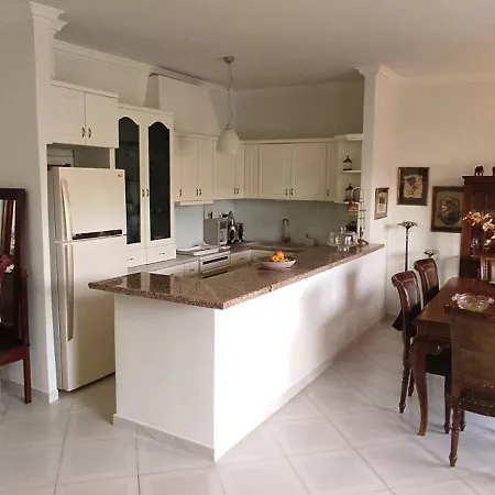 Jasmine Near The העיירה רתימנו