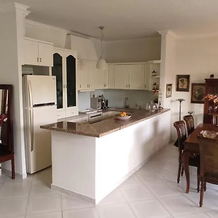 Jasmine Near The העיירה רתימנו